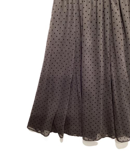 23区（ニジュウサンク）23区 (ニジュウサンク) クレープドットフロッキー スカート ブラック サイズ:32の古着・服飾アイテム