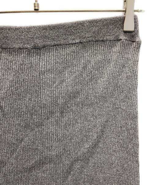 RIVE DROITE（リヴドロワ）RIVE DROITE (リヴドロワ) レーヨン混ナローフレアスカート グレー サイズ:38 未使用品の古着・服飾アイテム