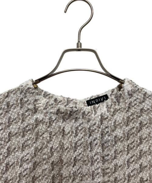 INDIVI（インディヴィ）INDIVI (インディヴィ) フェザージャカードブラウス ベージュ サイズ:13 未使用品の古着・服飾アイテム