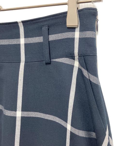 BLUE LABEL CRESTBRIDGE（ブルーレーベルクレストブリッジ）BLUE LABEL CRESTBRIDGE (ブルーレーベルクレストブリッジ) テールスカート ネイビー サイズ:36の古着・服飾アイテム