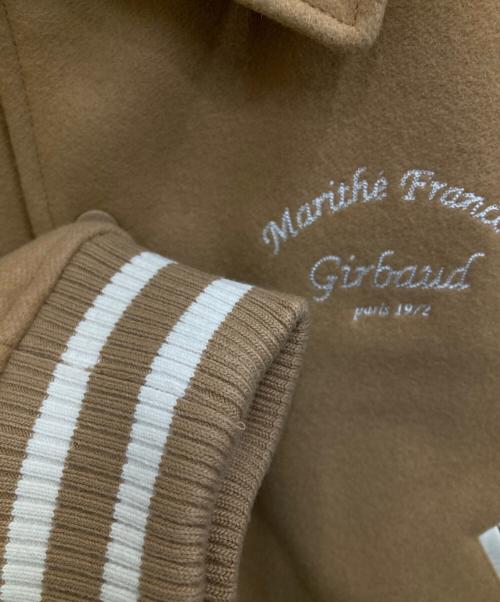 MARITHE+FRANCOIS GIRBAUD（マリテフランソワジルボー）MARITHE+FRANCOIS GIRBAUD (マリテフランソワジルボー) CHAIN LOGO VARSITY JACKET ベージュ サイズ:S 未使用品の古着・服飾アイテム