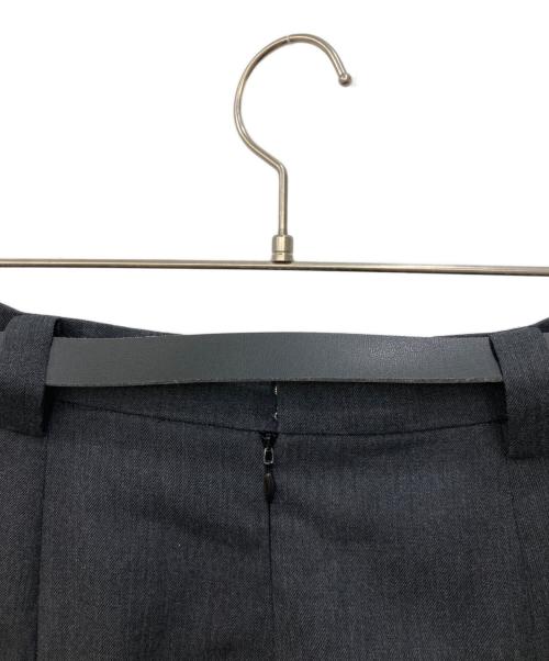 HARDY NOIR（アルディーノアール）HARDY NOIR (アルディーノアール) Wool twill belted Tucked skirt グレー サイズ:36の古着・服飾アイテム