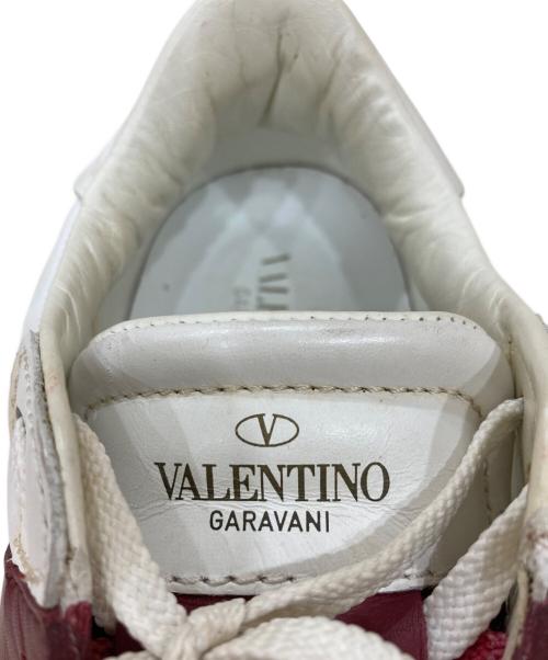 VALENTINO GARAVANI（ヴァレンティノ・ガラヴァーニ）VALENTINO GARAVANI (ヴァレンティノ・ガラヴァーニ) ロックスタッズスニーカー ホワイト×レッド サイズ:38の古着・服飾アイテム