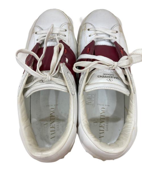 VALENTINO GARAVANI（ヴァレンティノ・ガラヴァーニ）VALENTINO GARAVANI (ヴァレンティノ・ガラヴァーニ) ロックスタッズスニーカー ホワイト×レッド サイズ:38の古着・服飾アイテム