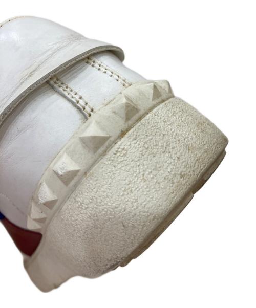 VALENTINO GARAVANI（ヴァレンティノ・ガラヴァーニ）VALENTINO GARAVANI (ヴァレンティノ・ガラヴァーニ) ロックスタッズスニーカー ホワイト×レッド サイズ:38の古着・服飾アイテム