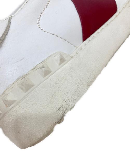 VALENTINO GARAVANI（ヴァレンティノ・ガラヴァーニ）VALENTINO GARAVANI (ヴァレンティノ・ガラヴァーニ) ロックスタッズスニーカー ホワイト×レッド サイズ:38の古着・服飾アイテム