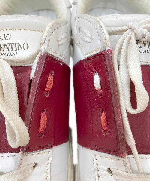 VALENTINO GARAVANI（ヴァレンティノ・ガラヴァーニ）VALENTINO GARAVANI (ヴァレンティノ・ガラヴァーニ) ロックスタッズスニーカー ホワイト×レッド サイズ:38の古着・服飾アイテム