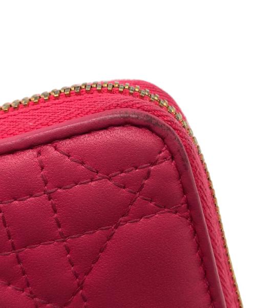 Dior（ディオール）DIOR (ディオール) チャーム付長財布 ショッキングピンクの古着・服飾アイテム