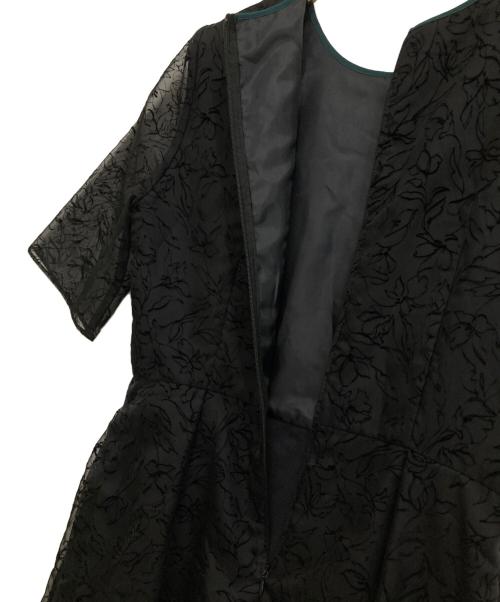 Kaene（カエン）kaene (カエン) フラワーフロッキードレス ブラック サイズ:38の古着・服飾アイテム
