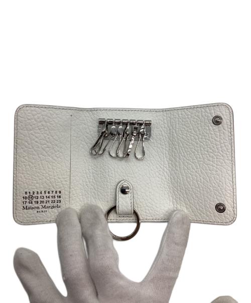 Maison Margiela（メゾンマルジェラ）Maison Margiela (メゾンマルジェラ) キーケース ホワイトの古着・服飾アイテム