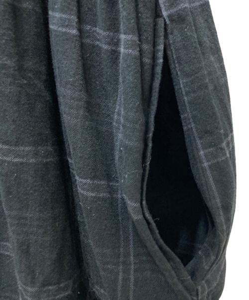 オオカミとフクロウ（オオカミトフクロウ）オオカミとフクロウ (オオカミトフクロウ) ハリネズミのエクリュ ワンピース ブラック サイズ:Freeの古着・服飾アイテム