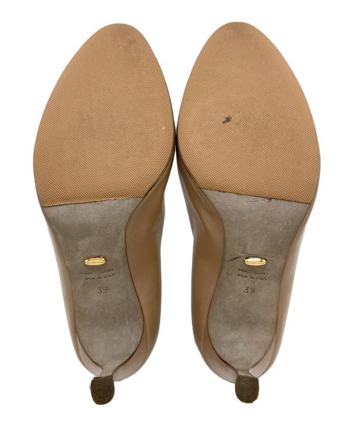 sergio rossi（セルジオロッシ）sergio rossi (セルジオロッシ) ラウンドトゥーパンプス ベージュ サイズ:39の古着・服飾アイテム