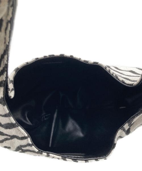 Le vernis（ル ベルニ）Le vernis (ル ベルニ) Sculpture bag S ホワイトの古着・服飾アイテム