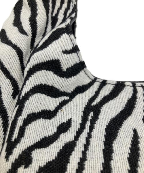 Le vernis（ル ベルニ）Le vernis (ル ベルニ) Sculpture bag S ホワイトの古着・服飾アイテム