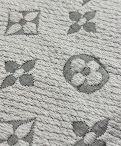 LOUIS VUITTON（ルイ ヴィトン）LOUIS VUITTON (ルイ ヴィトン) Monogram Echarpe Logomania Scarf/エシャルプ ロゴマニア グレー サイズ:-の古着・服飾アイテム