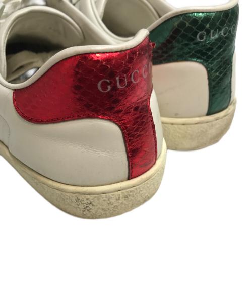 GUCCI（グッチ）GUCCI (グッチ) エンブロイダリー付き メンズ スニーカー ホワイト サイズ:SIZE 7の古着・服飾アイテム