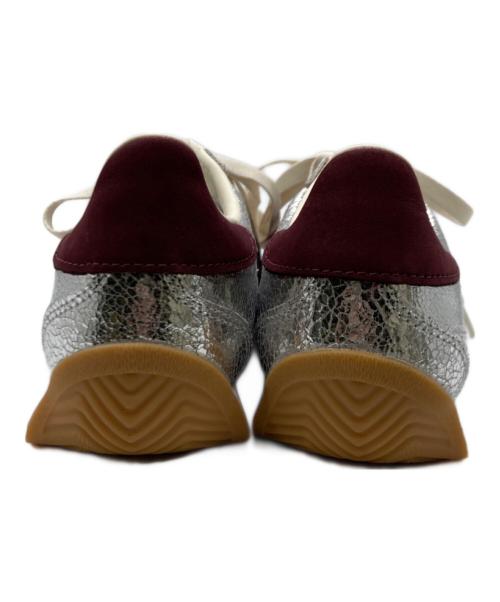 adidas（アディダス）adidas (アディダス) スニーカー シルバー サイズ:22cmの古着・服飾アイテム