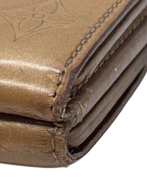 LOUIS VUITTON（ルイ ヴィトン）LOUIS VUITTON (ルイ ヴィトン) ポルト モネ・ビエ カルト クレディ 3つ折り財布　ヴェルニ ブロンズ サイズ:-の古着・服飾アイテム