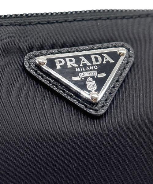 PRADA（プラダ）PRADA (プラダ) レザーストラップ付 フラットポーチ ブラックの古着・服飾アイテム