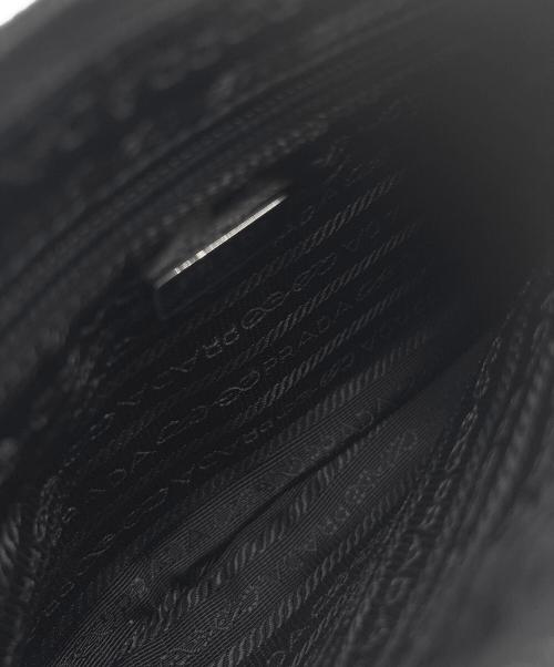 PRADA（プラダ）PRADA (プラダ) レザーストラップ付 フラットポーチ ブラックの古着・服飾アイテム