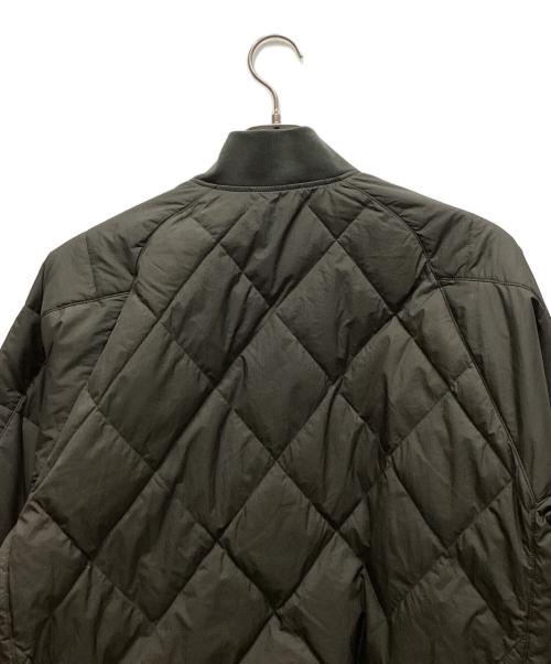 UNIQLO（ユニクロ）UNIQLO (ユニクロ) WHITE MOUNTAINEERING (ホワイトマウンテ二アニング) リサイクルハイブリッドダウンジャケット オリーブ サイズ:Mの古着・服飾アイテム