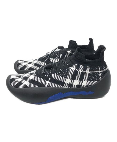 BURBERRY（バーバリー）BURBERRY (バーバリー) スニーカー ブラック×ホワイト サイズ:43の古着・服飾アイテム