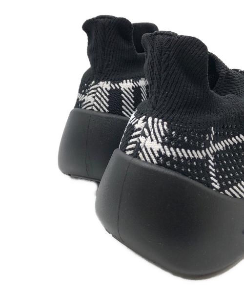 BURBERRY（バーバリー）BURBERRY (バーバリー) スニーカー ブラック×ホワイト サイズ:43の古着・服飾アイテム