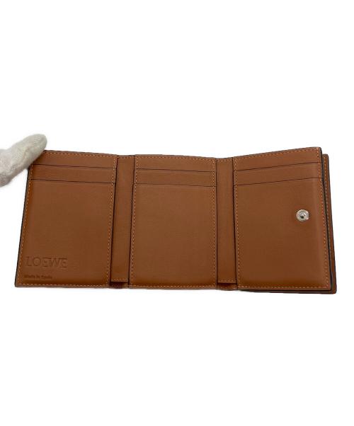 LOEWE（ロエベ）LOEWE (ロエベ) 3つ折り財布 ライトオーツ×タンの古着・服飾アイテム