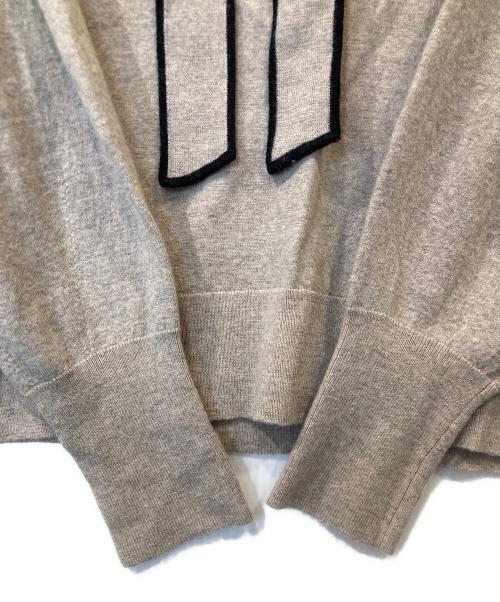 23区（ニジュウサンク）23区 (ニジュウサンク) ウーステッドウール ボウタイ ニット ベージュ サイズ:38の古着・服飾アイテム