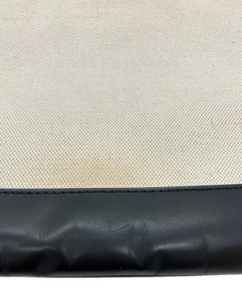 BALENCIAGA（バレンシアガ）BALENCIAGA (バレンシアガ) クラッチバッグ アイボリーの古着・服飾アイテム