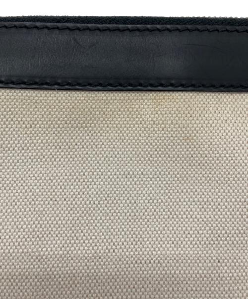 BALENCIAGA（バレンシアガ）BALENCIAGA (バレンシアガ) クラッチバッグ アイボリーの古着・服飾アイテム