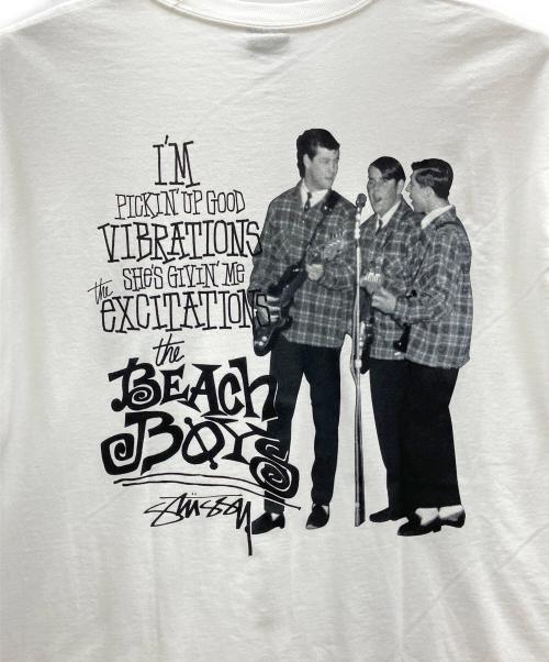 stussy（ステューシー）stussy (ステューシー) BEACH BOYS VIBRATIONS TEE ホワイト サイズ:XLの古着・服飾アイテム