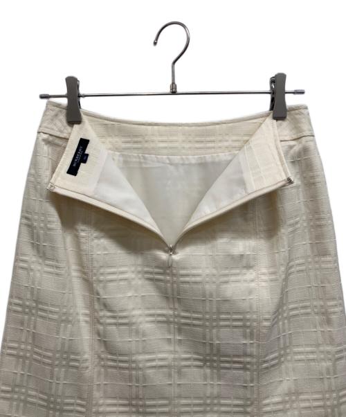 BURBERRY LONDON（バーバリーロンドン）BURBERRY LONDON (バーバリーロンドン) セットアップ アイボリー サイズ:ジャケット40　スカート38の古着・服飾アイテム