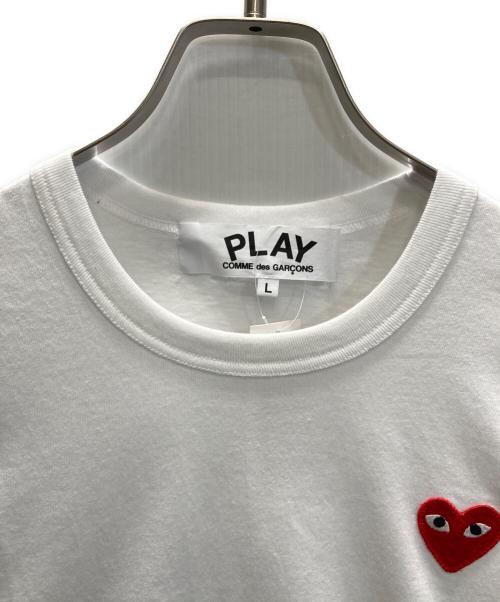 PLAY COMME des GARCONS（プレイコムデギャルソン）PLAY COMME des GARCONS (プレイコムデギャルソン) エンブレム ロングスリーブTシャツ ホワイト サイズ:SIZE L 未使用品の古着・服飾アイテム