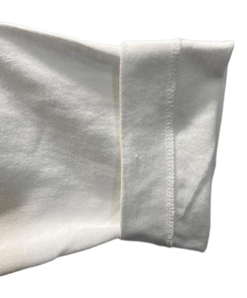 PLAY COMME des GARCONS（プレイコムデギャルソン）PLAY COMME des GARCONS (プレイコムデギャルソン) エンブレム ロングスリーブTシャツ ホワイト サイズ:SIZE L 未使用品の古着・服飾アイテム