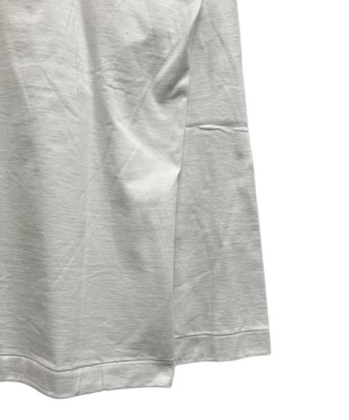 PLAY COMME des GARCONS（プレイコムデギャルソン）PLAY COMME des GARCONS (プレイコムデギャルソン) エンブレム ロングスリーブTシャツ ホワイト サイズ:L 未使用品の古着・服飾アイテム