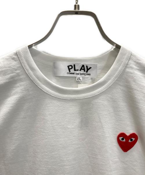 PLAY COMME des GARCONS（プレイコムデギャルソン）PLAY COMME des GARCONS (プレイコムデギャルソン) エンブレム ロングスリーブTシャツ ホワイト サイズ:XL 未使用品の古着・服飾アイテム