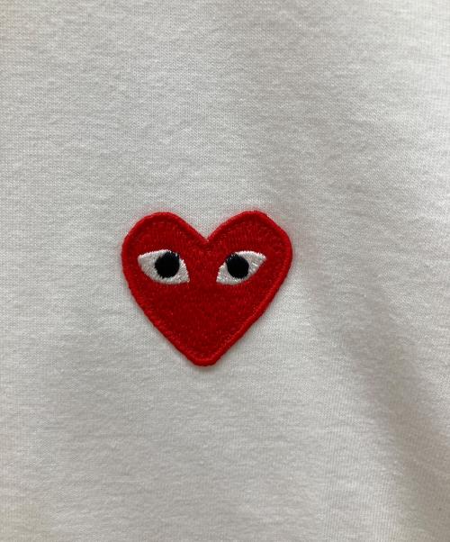 PLAY COMME des GARCONS（プレイコムデギャルソン）PLAY COMME des GARCONS (プレイコムデギャルソン) エンブレム Tシャツ ホワイト サイズ:XL 未使用品の古着・服飾アイテム