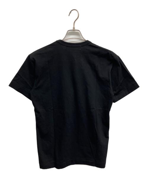 PLAY COMME des GARCONS（プレイコムデギャルソン）PLAY COMME des GARCONS (プレイコムデギャルソン) エンブレム Tシャツ ブラック サイズ:M 未使用品の古着・服飾アイテム