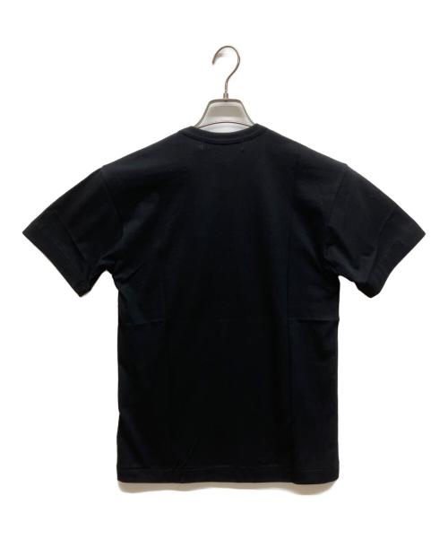 PLAY COMME des GARCONS（プレイコムデギャルソン）PLAY COMME des GARCONS (プレイコムデギャルソン) エンブレム Tシャツ ブラック サイズ:M 未使用品の古着・服飾アイテム