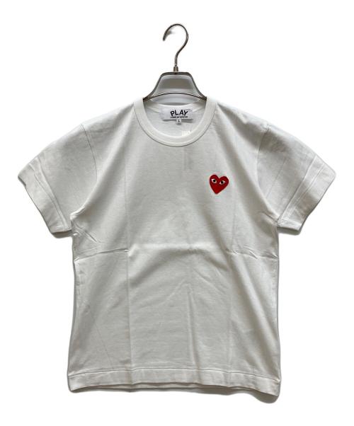 PLAY COMME des GARCONS（プレイコムデギャルソン）PLAY COMME des GARCONS (プレイコムデギャルソン) エンブレム Tシャツ ホワイト サイズ:ｌ 未使用品の古着・服飾アイテム