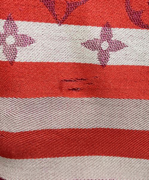 LOUIS VUITTON（ルイ ヴィトン）LOUIS VUITTON (ルイ ヴィトン) 大判ストール レッド×ホワイトの古着・服飾アイテム