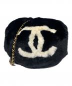 CHANELシャネル）の古着「ラパン ファーチェーンショルダーバッグ」｜ブラック