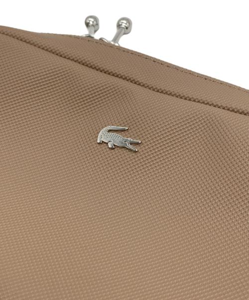LACOSTE（ラコステ）LACOSTE (ラコステ) デイリーシティ 鹿の子エンボス加工 ショルダーバッグ ベージュの古着・服飾アイテム