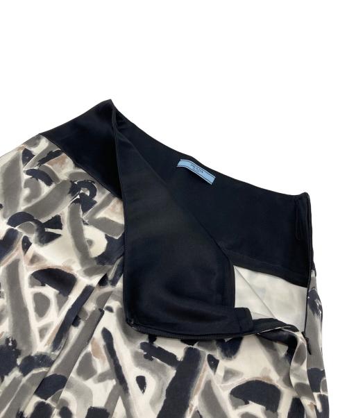 PRADA（プラダ）PRADA (プラダ) ボックスプリーツプリントスカート　柄スカート　デザインスカート　イタリア製 ブラック サイズ:40の古着・服飾アイテム