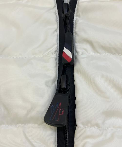 MONCLER GRENOBLE（モンクレール グルノーブル）MONCLER GRENOBLE (モンクレール グルノーブル) MAGLIA CARDIGAN ホワイト サイズ:Mの古着・服飾アイテム