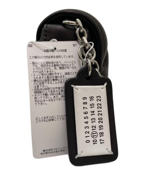 Maison Margiela（メゾンマルジェラ）Maison Margiela (メゾンマルジェラ) GLAM SLAM EMBROIDERY FLAP MINI ブラックの古着・服飾アイテム