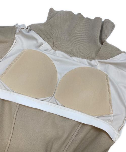 JENNE（ジェンヌ）JENNE (ジェンヌ) オフショルダー フレアニットワンピース ベージュ サイズ:Mの古着・服飾アイテム