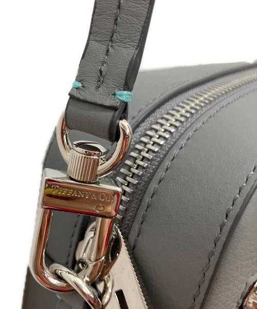 TIFFANY & Co.（ティファニー）TIFFANY & Co. (ティファニー) ロゴショルダーバッグ グレーの古着・服飾アイテム