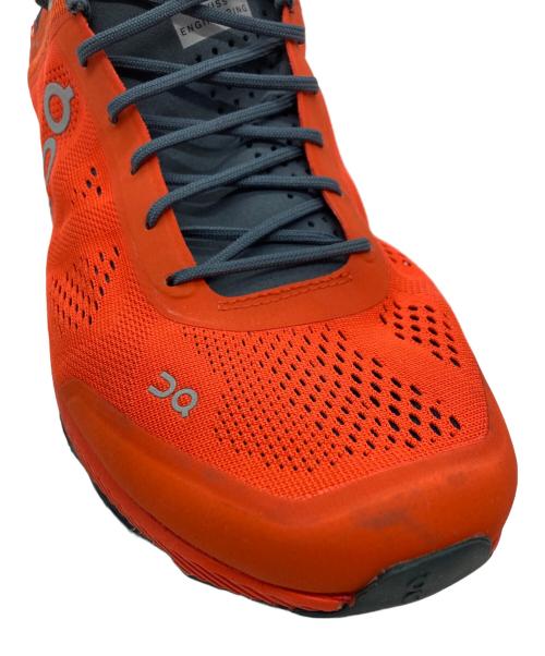 on（オン）On (オン) Cloudsurfer レッド×ネイビー サイズ:26.5cmの古着・服飾アイテム